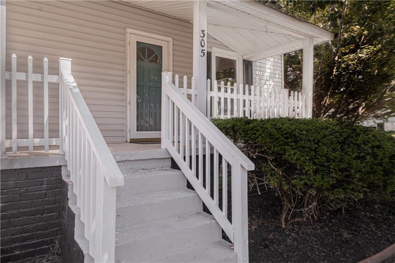 Property image 3 at 305 S 6th Street, Easley, SC 29640