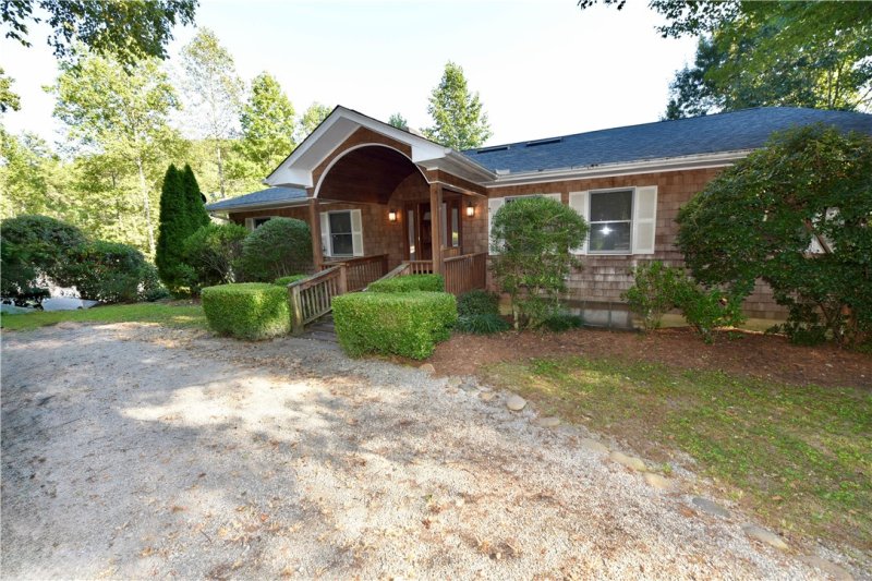 Property image 3 of 138 Springlake Road in Spring Lake, Six Mile, SC 29682