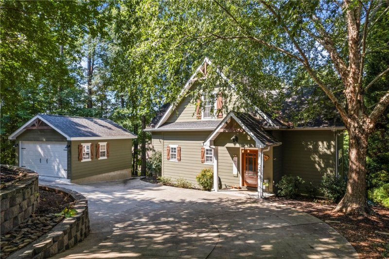 Property image 2 of 141 W Waters Edge Lane in Waters Edge, West Union, SC 29696