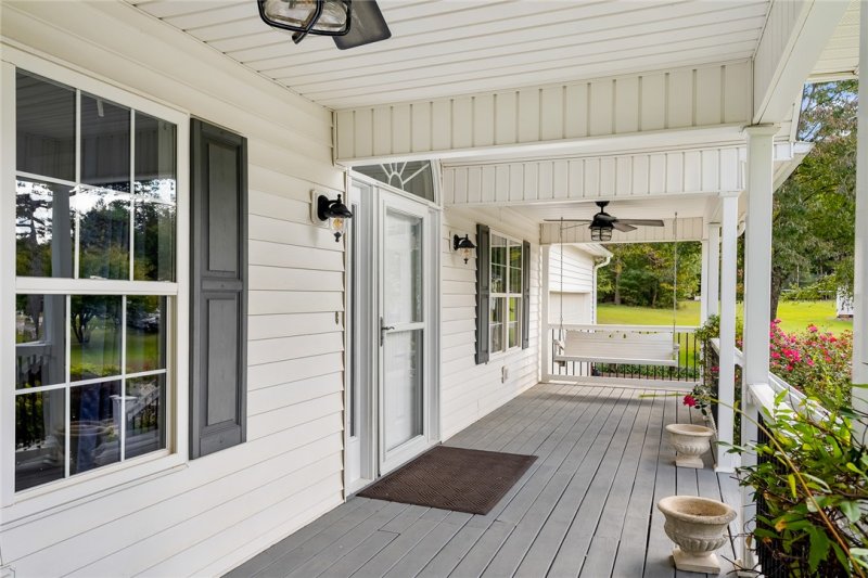 Property image 4 of 134 Fairway Lane in Chickasaw Point, Westminster, SC 29693