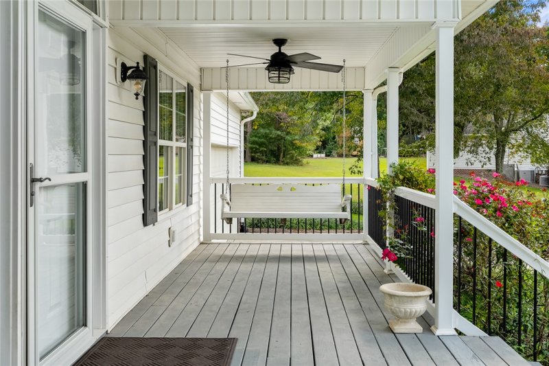 Property image 5 of 134 Fairway Lane in Chickasaw Point, Westminster, SC 29693