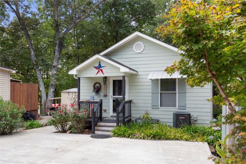 Property image 2 of 234 Newbury Circle in Foxwood Hills, Westminster, SC 29693