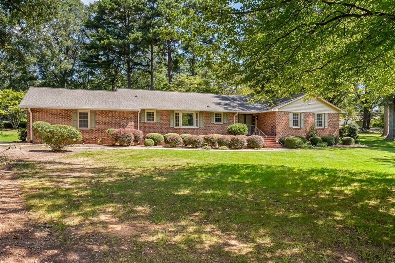 Property image 2 at 900 Meadow Lane, Anderson, SC 29621