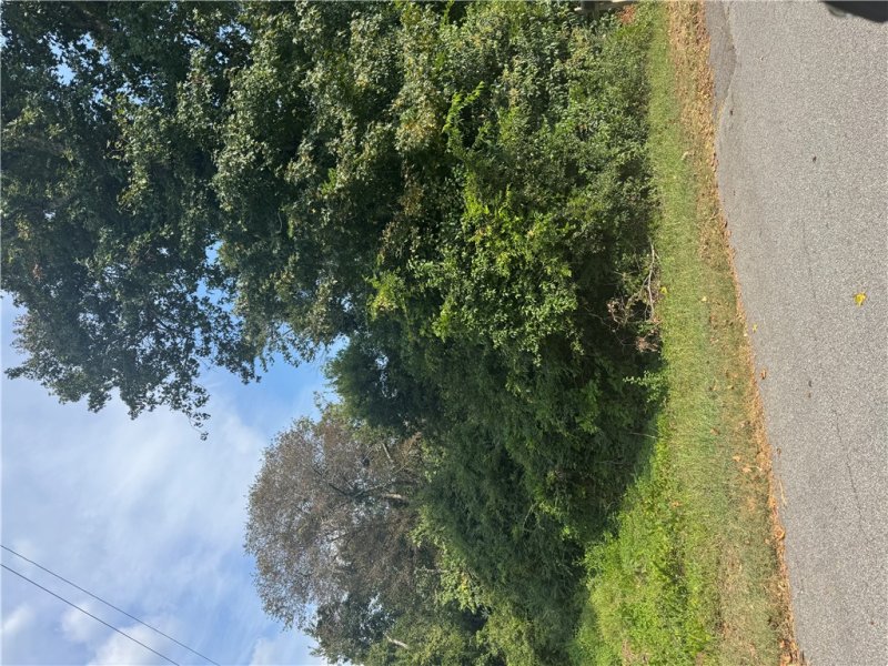 Property image 4 of 404 Azalea Drive in Evergreen Hills, Anderson, SC 29625