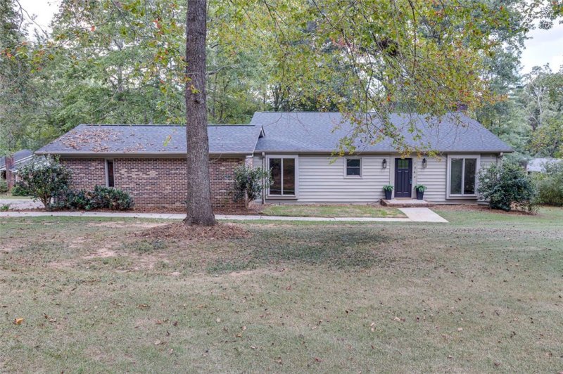 Brushy Creek Es, Easley Community