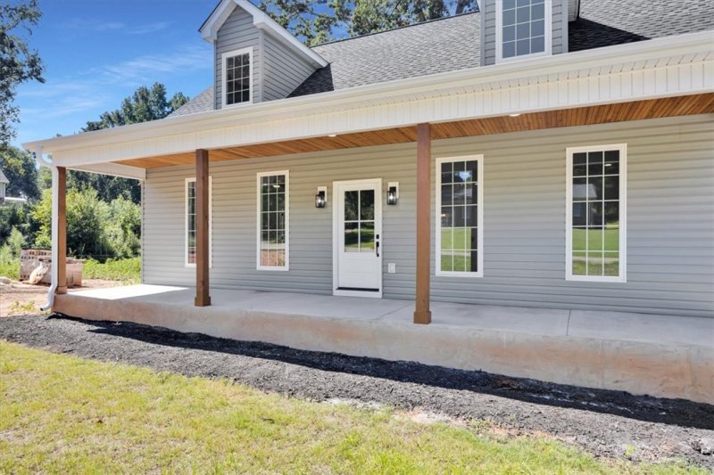 Property image 4 of 127 Boxwood Lane in Normandy Park, Anderson, SC 29621