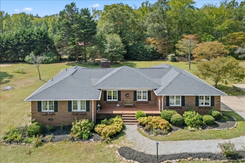 Property image 2 of 1105 Pine Knoll in North Forest Es, Pendleton, SC 29670