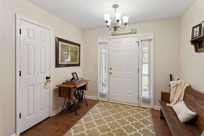 Property image 3 of 1020 Jody Drive in Woodland Acres, Seneca, SC 29678