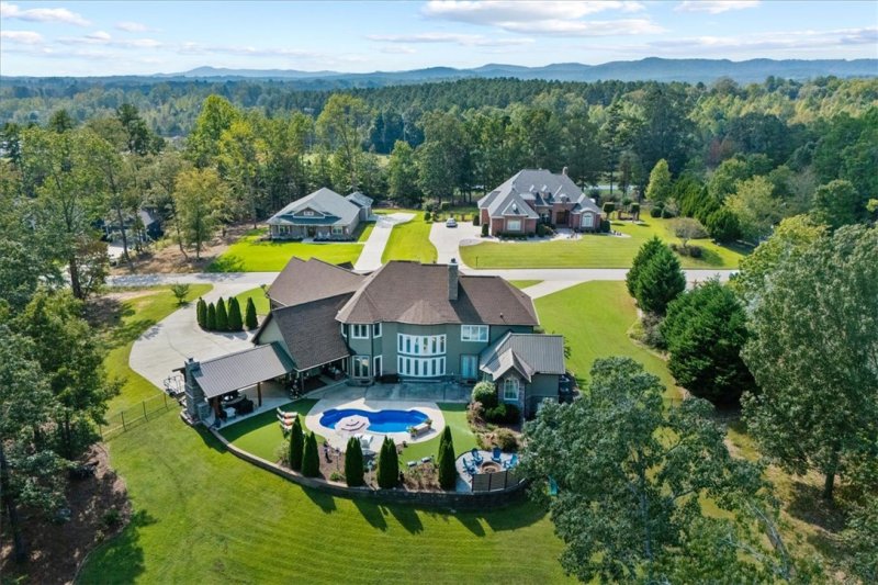 Property image 2 at 520 Sixteenth Circle, Walhalla, SC 29691