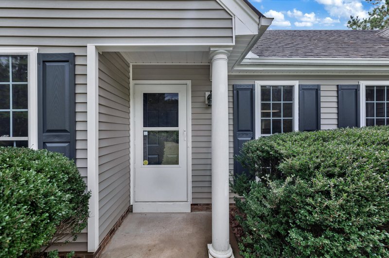 Property image 2 of 405 Whispering Lane in Willowcreek, Seneca, SC 29672