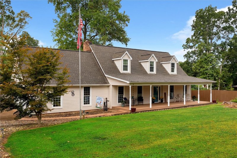 1002 Greenwood Court