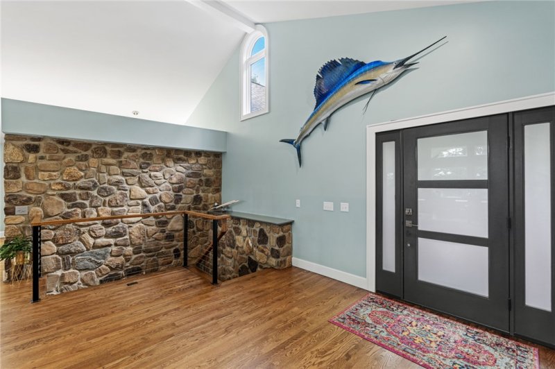 Property image 5 of 111 Mohawk Lane in Chickasaw Point, Westminster, SC 29693