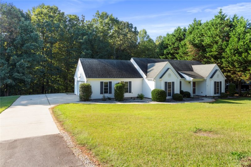 Property image 4 of 142 Jefferson Road in Jefferson Plantation, West Union, SC 29696
