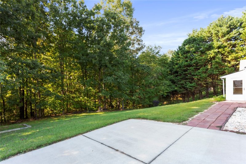 Property image 5 of 142 Jefferson Road in Jefferson Plantation, West Union, SC 29696