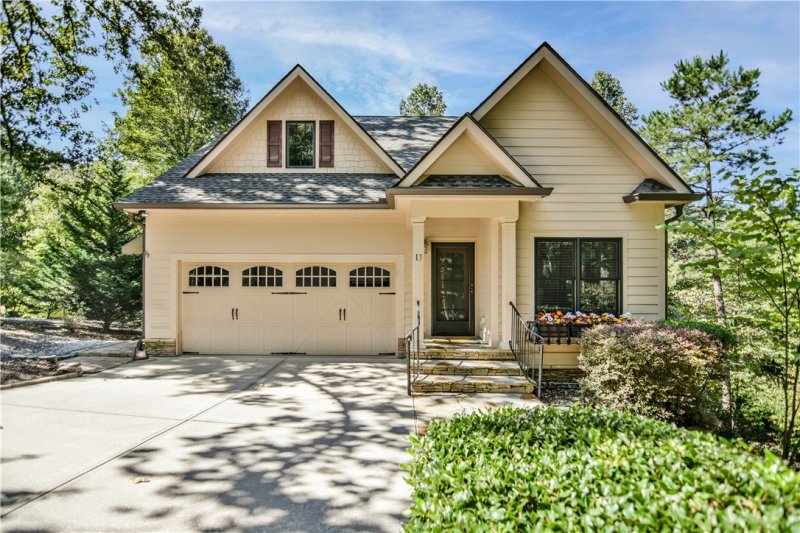 Property image 2 of 13 Lead Line Way in Keowee Key, Salem, SC 29676