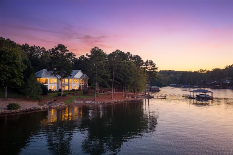 Property image 2 of 312 Shorewinds Court in Watersidecrossi, Seneca, SC 29672