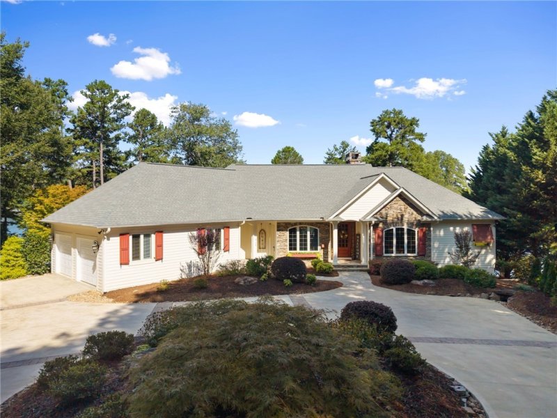 Property image 3 of 312 Shorewinds Court in Watersidecrossi, Seneca, SC 29672