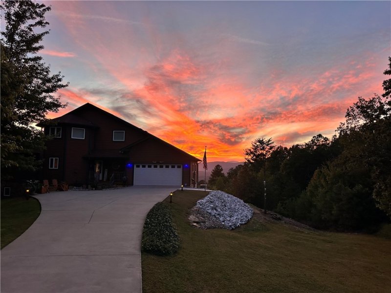 Property image 4 of 271 Jocassee Ridge Way in Jocassee Ridge, Salem, SC 29676