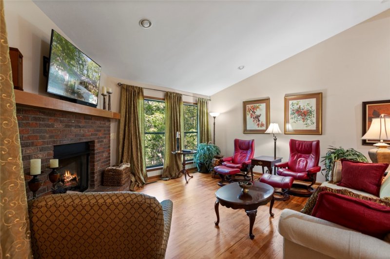 Property image 3 of 18 Mainsail Drive in Keowee Key, Salem, SC 29676