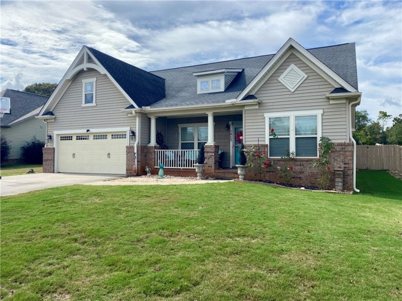 Drakes Field, Anderson Community