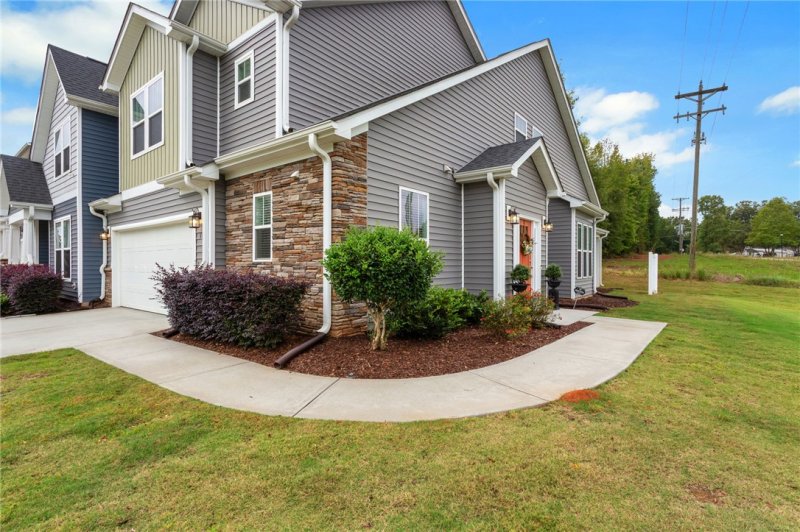 Property image 2 of 100 Tiger Pond Road in Sheffield Village, Easley, SC 29642