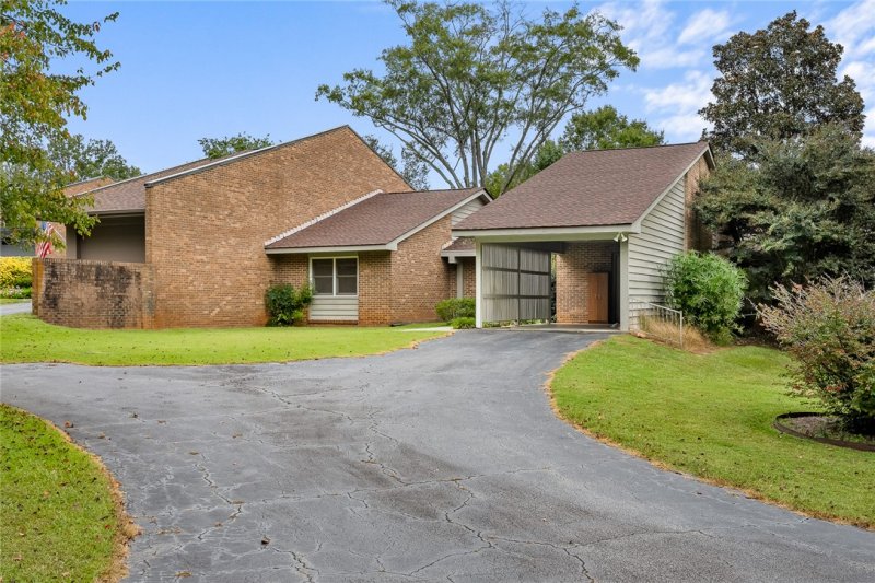 Property image 2 of 409 Bayberry Lane in Clemson Downs, Clemson, SC 29631