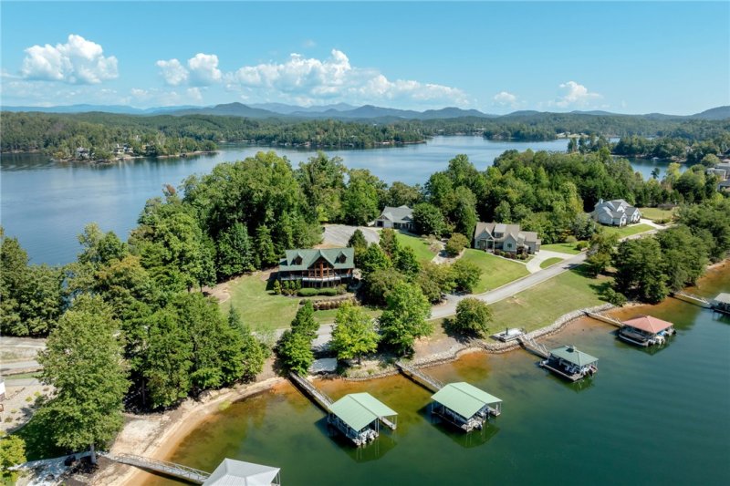 Property image 5 of 103 Cato Court in The Peninsula, Six Mile, SC 29682