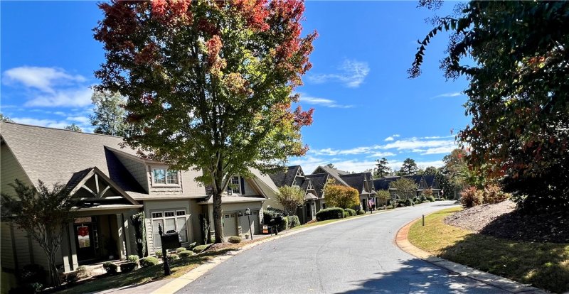 Property image 5 of 108 Club Court in Keowee Key, Salem, SC 29676