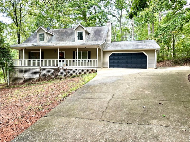 Property image 2 of 922 N Crestview Drive in Woodland Acres, Seneca, SC 29678