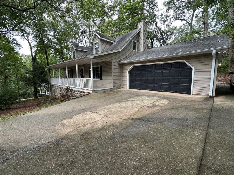 Property image 3 of 922 N Crestview Drive in Woodland Acres, Seneca, SC 29678