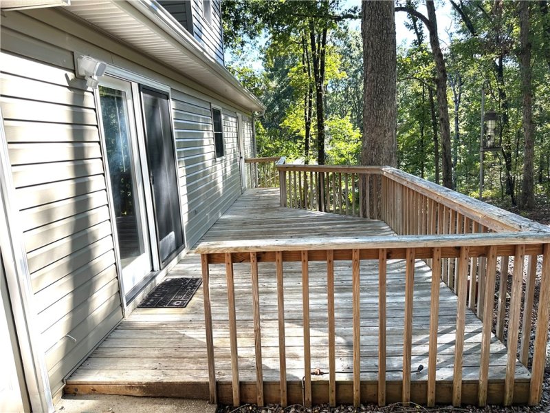 Property image 5 of 922 N Crestview Drive in Woodland Acres, Seneca, SC 29678