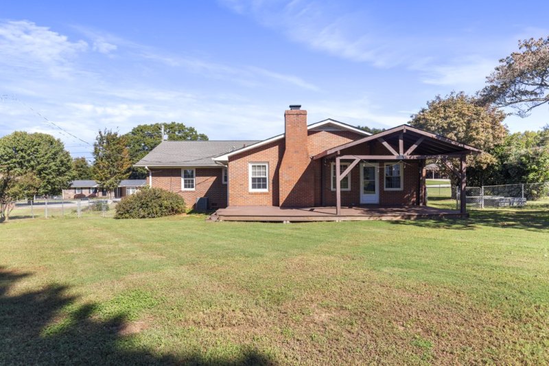 Property image 2 of 734 Tanglewood Drive in Tanglewood Subd, Seneca, SC 29672