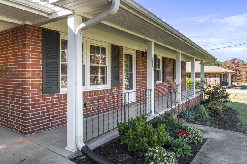 Property image 4 of 734 Tanglewood Drive in Tanglewood Subd, Seneca, SC 29672