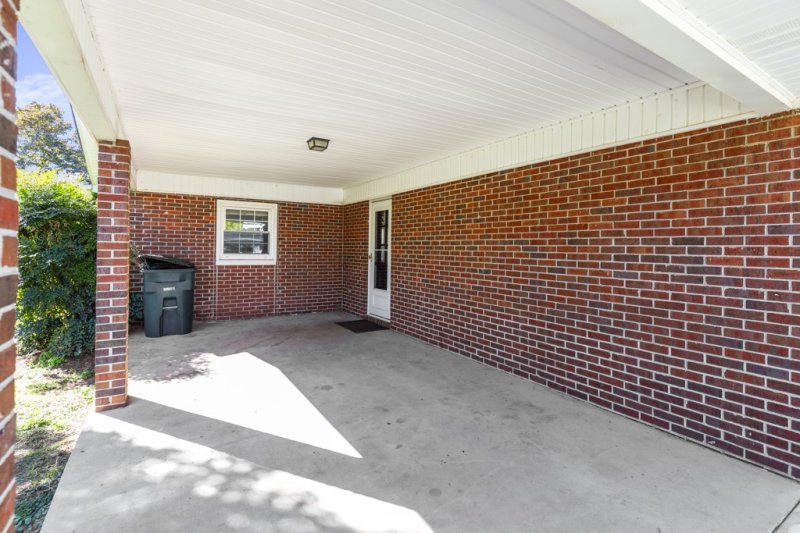 Property image 5 of 734 Tanglewood Drive in Tanglewood Subd, Seneca, SC 29672