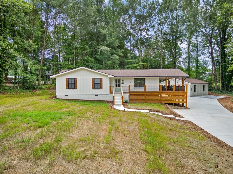 Property image 2 of 698 Pickett Post Road in Forest Acres, Walhalla, SC 29691