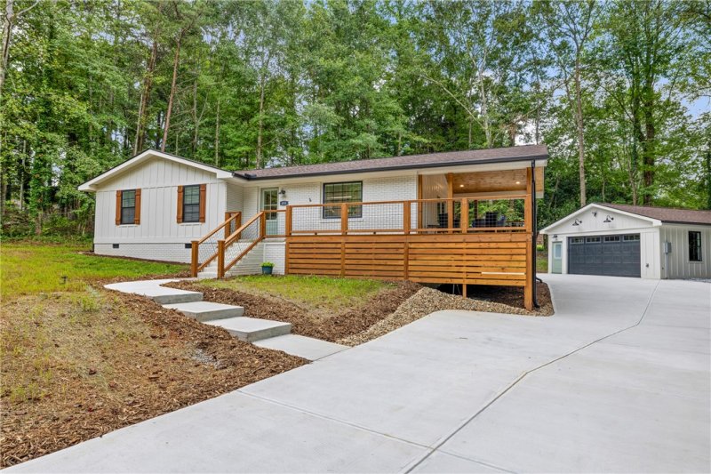 Property image 3 of 698 Pickett Post Road in Forest Acres, Walhalla, SC 29691