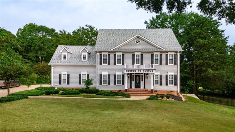 Property image 2 of 201 Wiltshire Court in Middle Creek, Easley, SC 29642