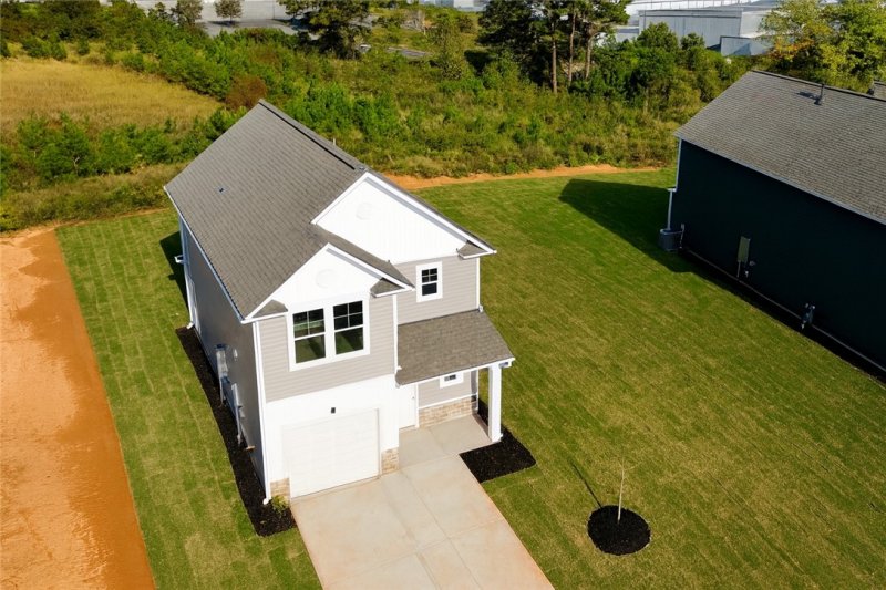 Property image 2 of 582 Seaborn Circle in Champions Village at Cherry Hill, Pendleton, SC 29670