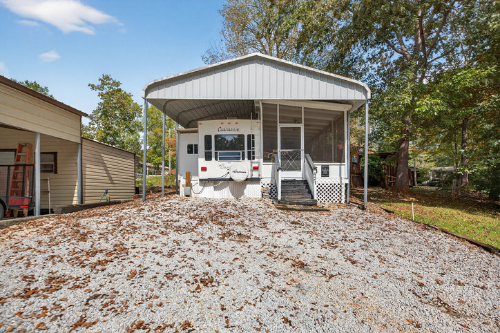 Property image 2 of 421 Newbury Circle in Foxwood Hills, Westminster, SC 29693