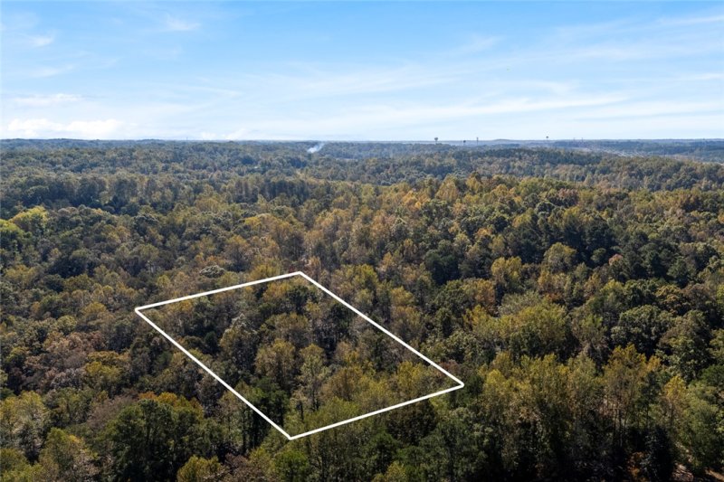 Property image 5 of 418 Pin Du Lac Drive in Nord-Lac, Central, SC 29630