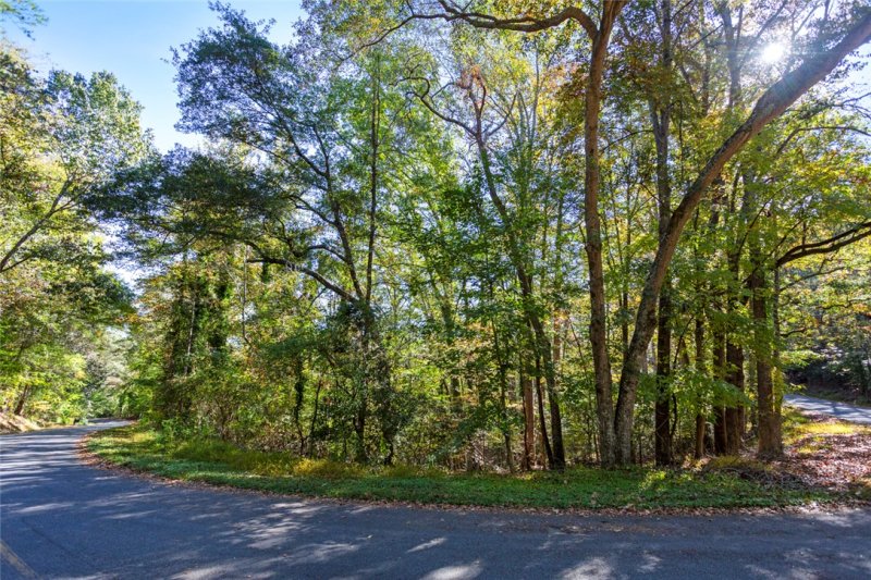 Property image 3 of 00 418 426 Pin Du Lac Drive in Nord-Lac, Central, SC 29630