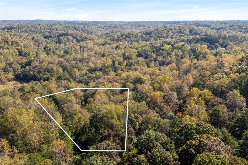 Property image 4 of 426 Pin Du Lac Drive in Nord-Lac, Central, SC 29630