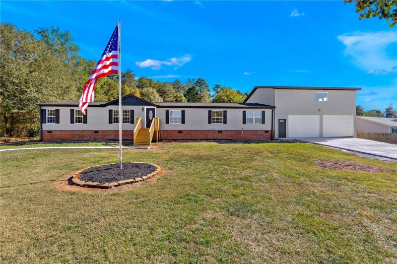 River Valley, Greenville Community