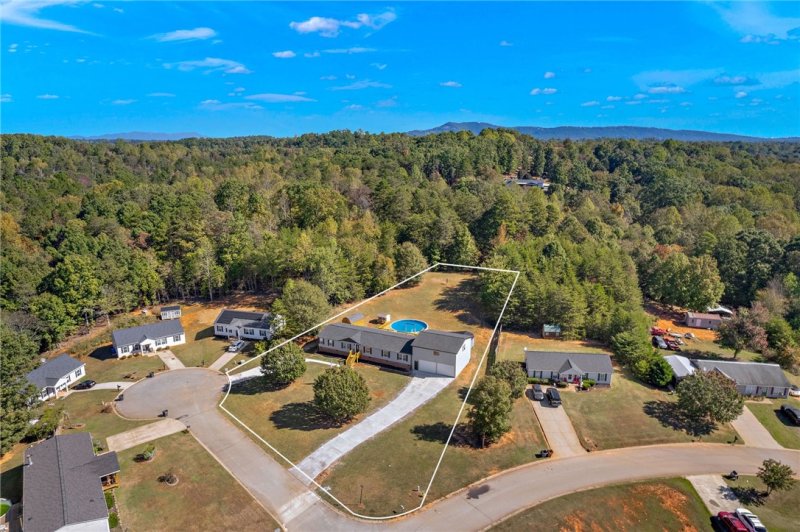 Property image 2 at 2 Stern Court, Greenville, SC 29617