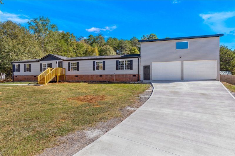 Property image 3 at 2 Stern Court, Greenville, SC 29617