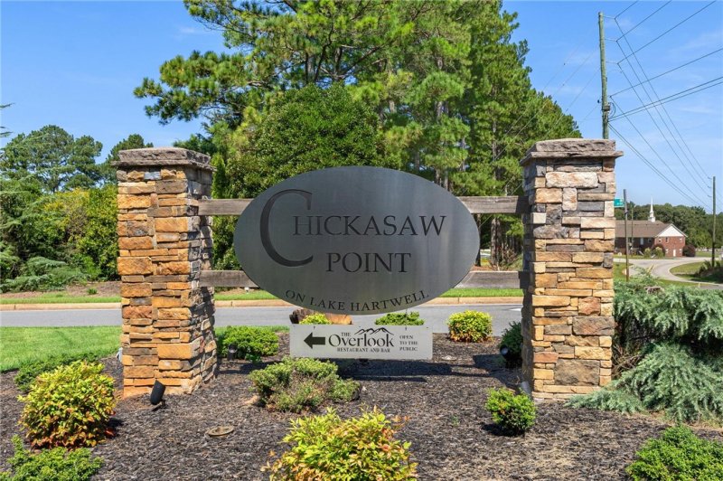 Property image 3 of 301 N Hogan Drive in Chickasaw Point, Westminster, SC 29693