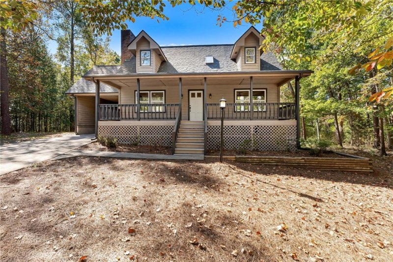 Property image 5 of 301 N Hogan Drive in Chickasaw Point, Westminster, SC 29693