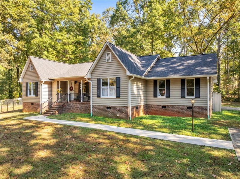 126 Edinburg Road