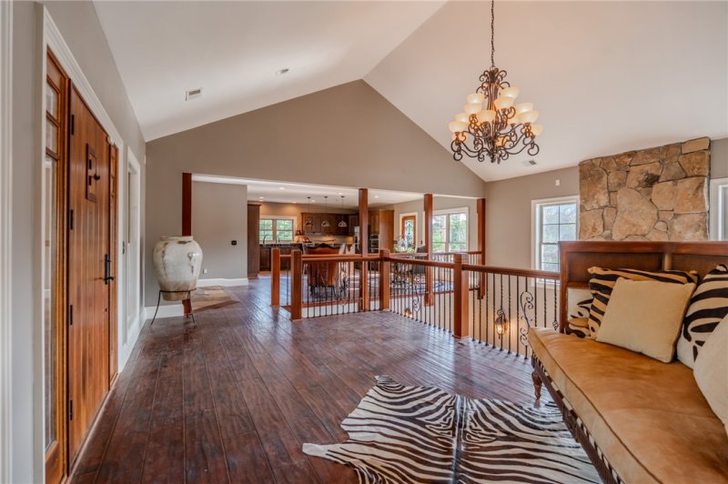 Property image 4 of 137 W Waters Edge Lane in Waters Edge, West Union, SC 29696