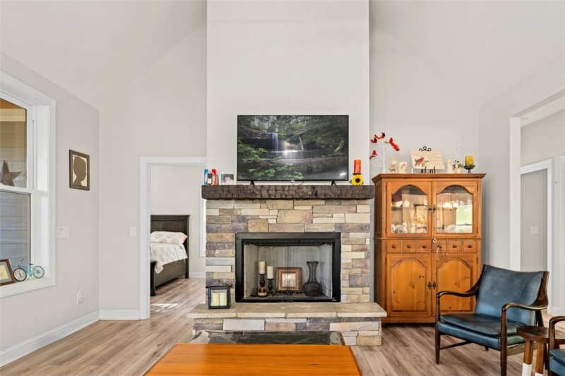 Property image 3 of 206 Elm Drive in Foxwood Hills, Westminster, SC 29693